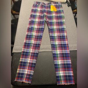 A premium,sophisticated brand known for its stylish & high-quality golf apparel.